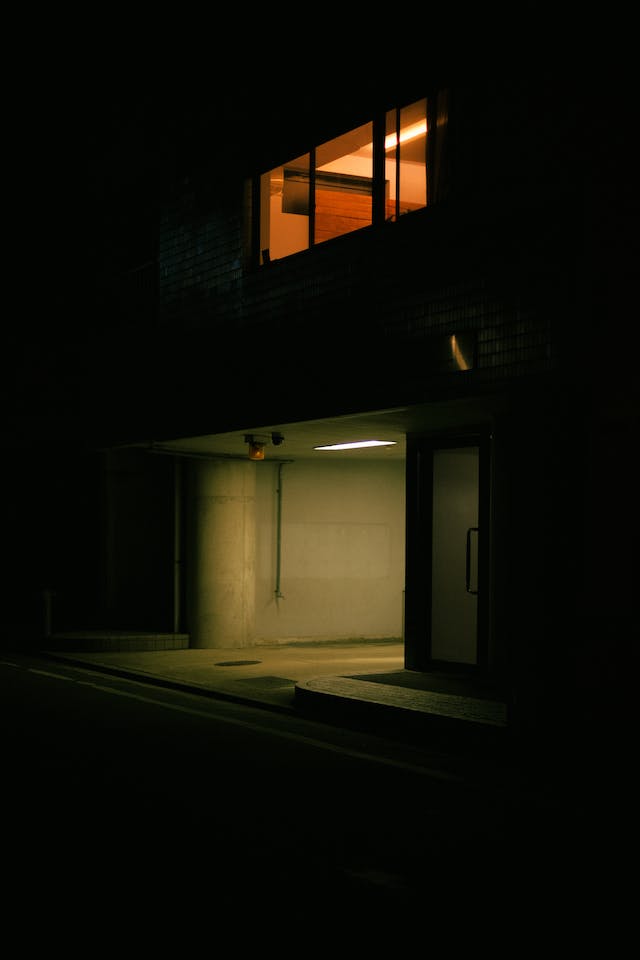 osvetlená garáž